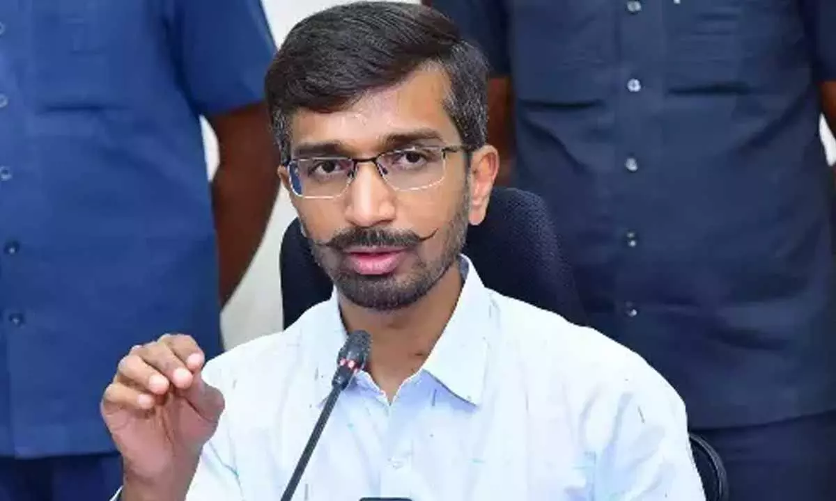 Take steps to distribute groundnut seeds for Kharif: Collector