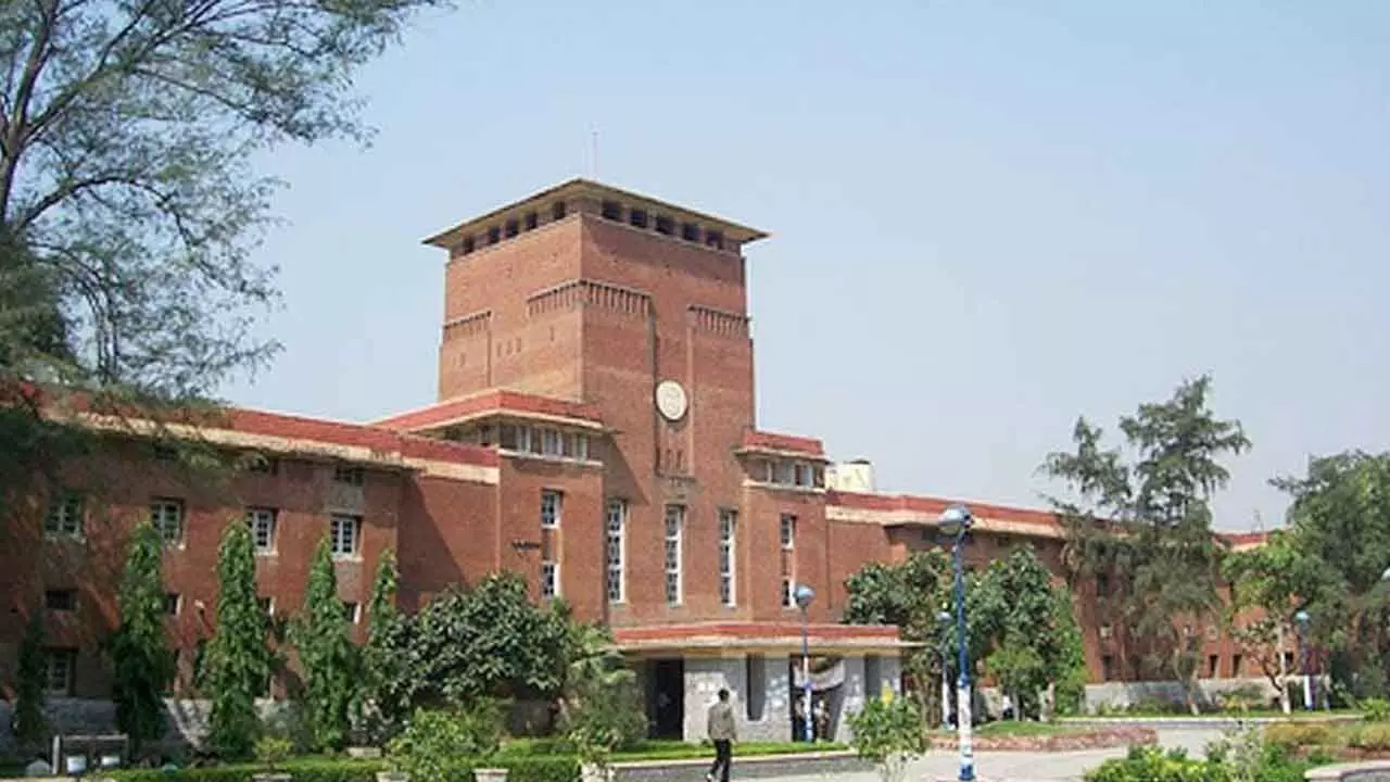 DU students asked to retweet VC’s posts supporting army DU students asked to retweet VC’s posts supporting army