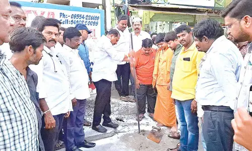 Urban MLA starts drainage works in Anantapur