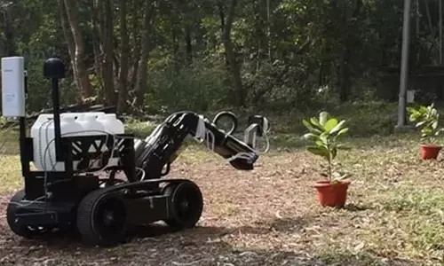 IIT Kharagpur’s new smart tracked robot detects crop disease, sprays pesticide