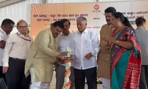 Union Minister Somanna flags off Gadag-Wadi railway project