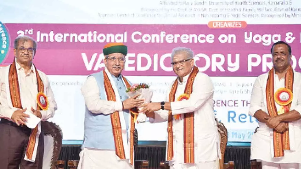 Youth are torchbearers of a healthier India: Union Minister Youth are torchbearers of a healthier India: Union Minister