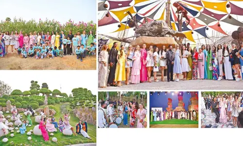 Beauty queens have a whale of a time at eco-tourism park