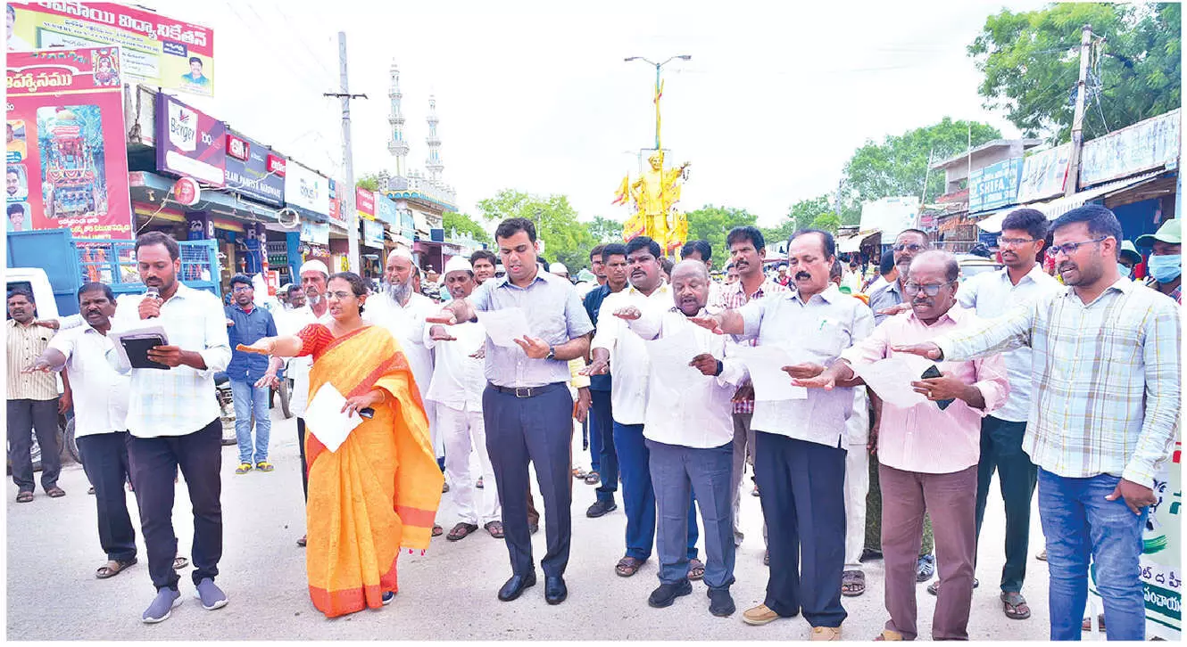 Collector stresses on cleanliness & tree plantation Collector stresses on cleanliness & tree plantation