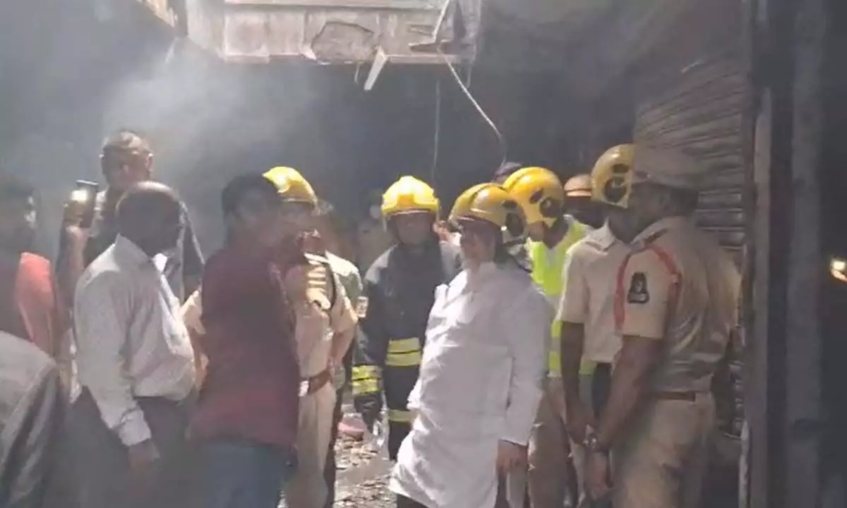 Major fire shop in Old City in Hyderabad, CM Revanth asks quick resue operations Major fire shop in Old City in Hyderabad, CM Revanth asks quick resue operations