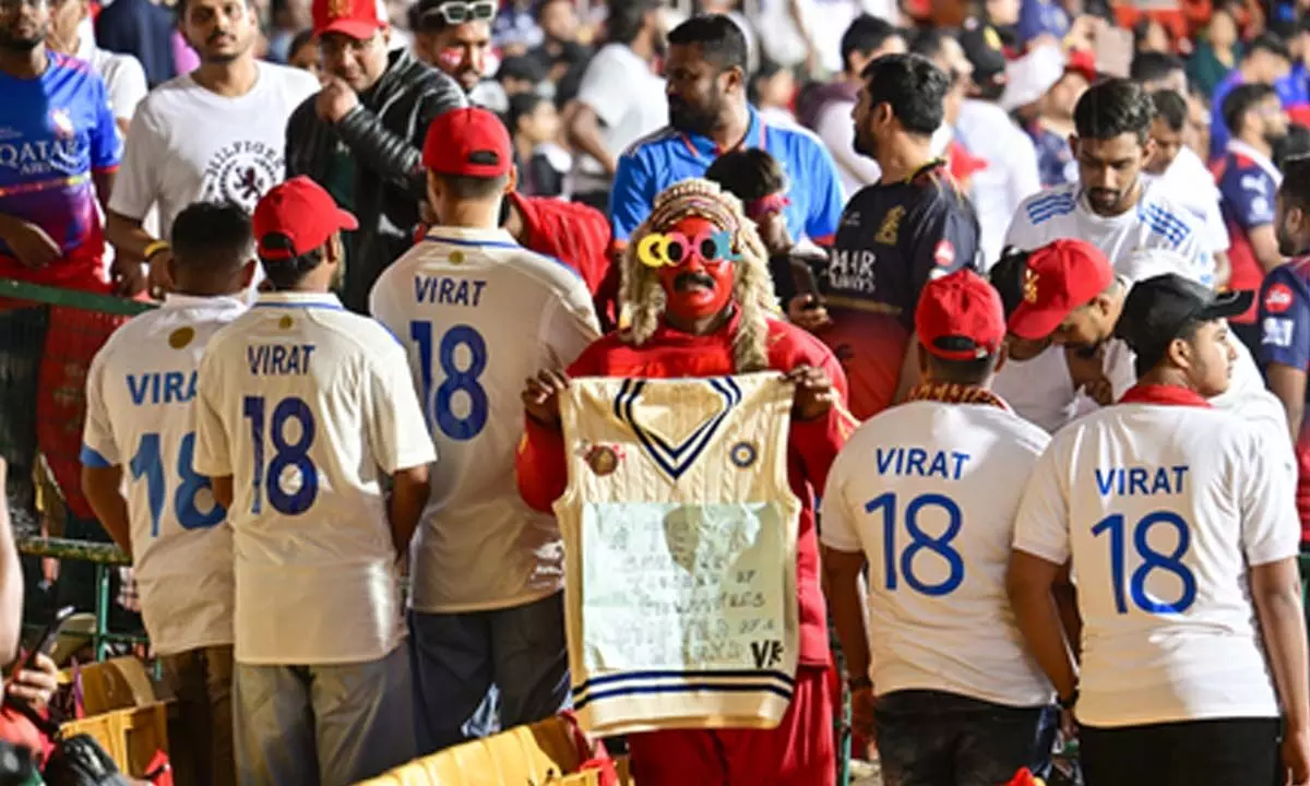 Fans coming in whites on IPL night is beautiful: Manjrekar on tribute to Kohli during RCB-KKR match Fans coming in whites on IPL night is beautiful: Manjrekar on tribute to Kohli during RCB-KKR match