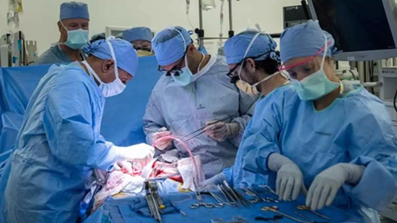 US surgeons perform world’s first in-human bladder transplant US surgeons perform world’s first in-human bladder transplant