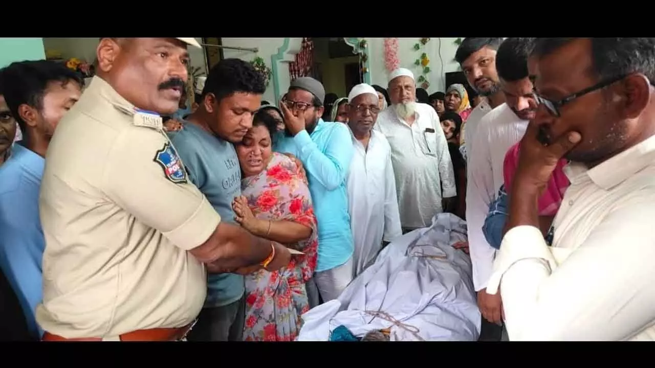 Tributes Paid to Late ASI Sammadh by Jogulamba Gadwal Police; Department Mourns Irreparable Loss Tributes Paid to Late ASI Sammadh by Jogulamba Gadwal Police; Department Mourns Irreparable Loss