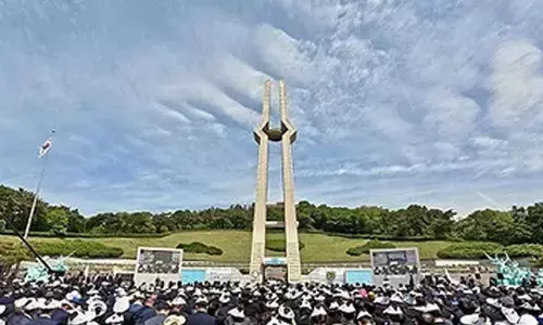 South Korean presidential candidates honor victims of 1980 pro-democracy uprising South Korean presidential candidates honor victims of 1980 pro-democracy uprising