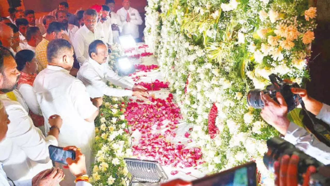 BJP MPs attend condolence meet for deceased in Gulzar Houz fire