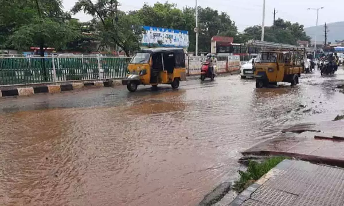 Hyderabad: Rain Hits Koti, Dilsukhnagar, Jubilee Hills, and More Hyderabad: Rain Hits Koti, Dilsukhnagar, Jubilee Hills, and More
