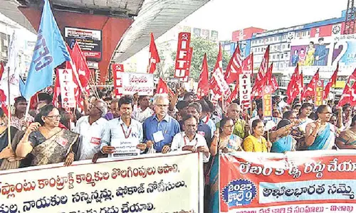 Trade union leaders go on strike Trade union leaders go on strike