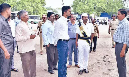 Collector conducts surprise inspection at APSRTC bus stand