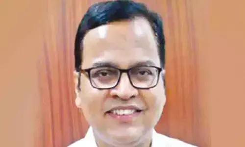 CS asks babus to maintain dignity while on duty