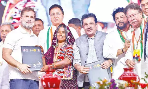 In BJP’s model money is in hands of select rich, while Cong gives to poor: Rahul