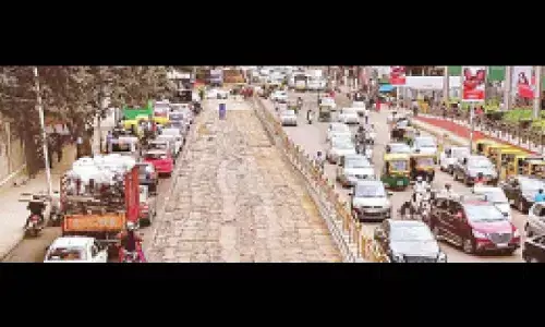 SCB residents raise a stink over Rahadari road expansion delay