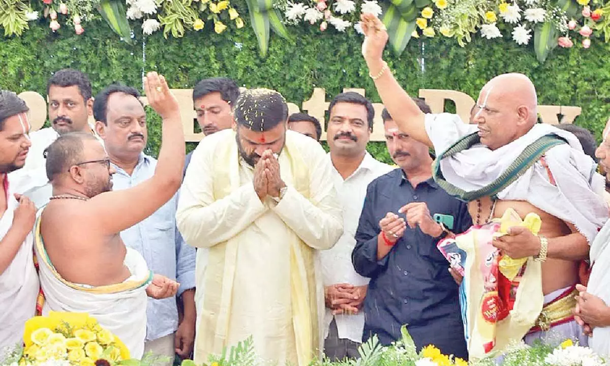 Srikalahasti MLA conducts service activities on his birthday Srikalahasti MLA conducts service activities on his birthday