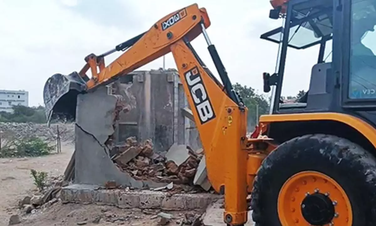 Jamnagar civic body in Gujarat resumes clearing illegal encroachments along riverbanks