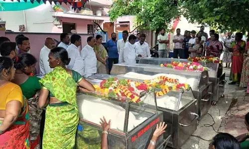Congress Leaders Sarithamma and B.S. Keshav Console Families of Victims Killed in Karnataka Road Accident