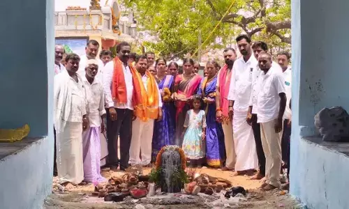 Basu Hanumanthu Naidu Participates in Consecration Ceremony of Sri Anjaneya Swamy Temple Structures at Ellandoddi