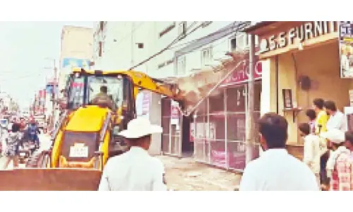 GHMC razes encroachments on Asifnagar-Jhirra Road