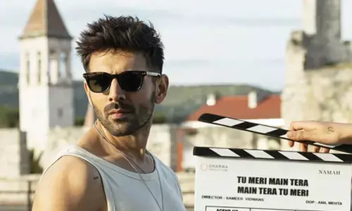 Karan Johar reacts after Kartik Aaryan flaunts his new look from ‘Tu Meri Main Tera Main Tera Tu Meri’