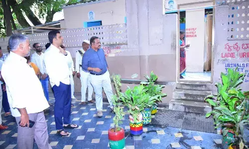 Collector conducts surprise inspection at RTC bus stand