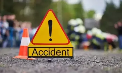 Four killed in truck and car collision in Kadapa
