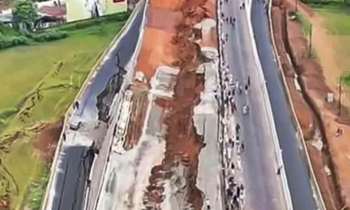 CM Vijayan skips NITI Aayog meeting, to meet Nitin Gadkari next month over NH fiasco