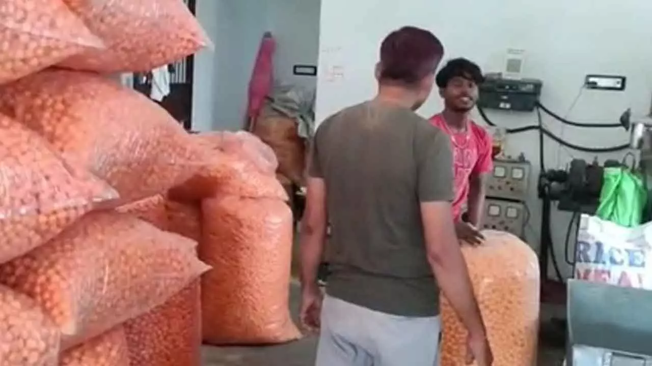 Bihar: Two brothers take advantage of PMFME scheme, set up Kurkure factory in Motihari Bihar: Two brothers take advantage of PMFME scheme, set up Kurkure factory in Motihari