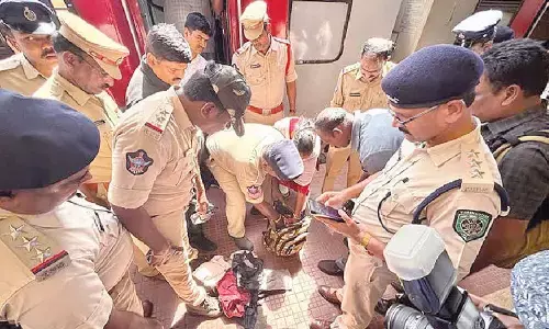 Hoax bomb threat creates panic among passengers