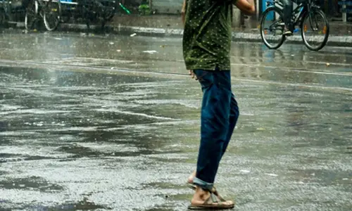 IMD issues red alert for 5 Kerala districts as heavy rainfall predicted