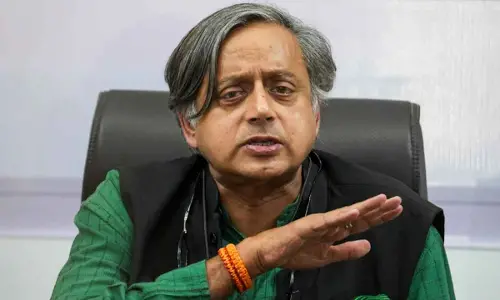 Tharoor talks sense, Congress squirms