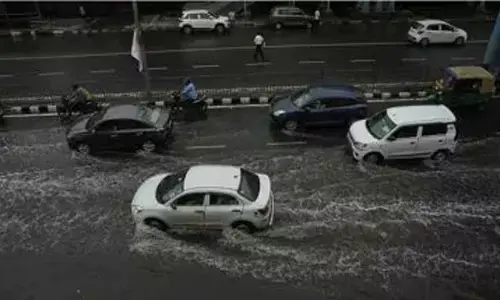 Heavy Rains Lash Delhi, Disrupting Flights and Flooding Roads