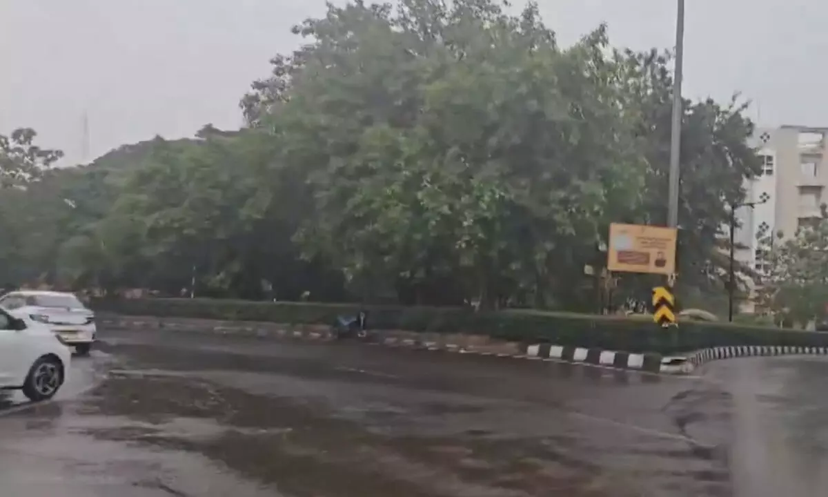 Yellow Alert in Andhra Pradesh and Telangana: Heavy Rain and Strong Winds in Telugu States Yellow Alert in Andhra Pradesh and Telangana: Heavy Rain and Strong Winds in Telugu States