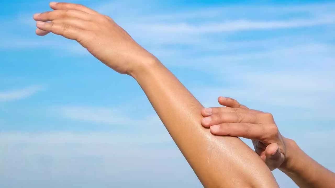 Natural & Simple Home Remedies to Remove Sun Tan from Hands Natural & Simple Home Remedies to Remove Sun Tan from Hands