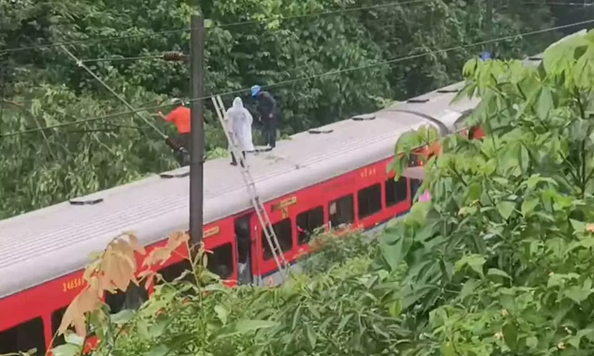Train Mishap Prevented In Thrissur As Loco Pilot Acts Swiftly After Tree Branches Fall On Moving Train