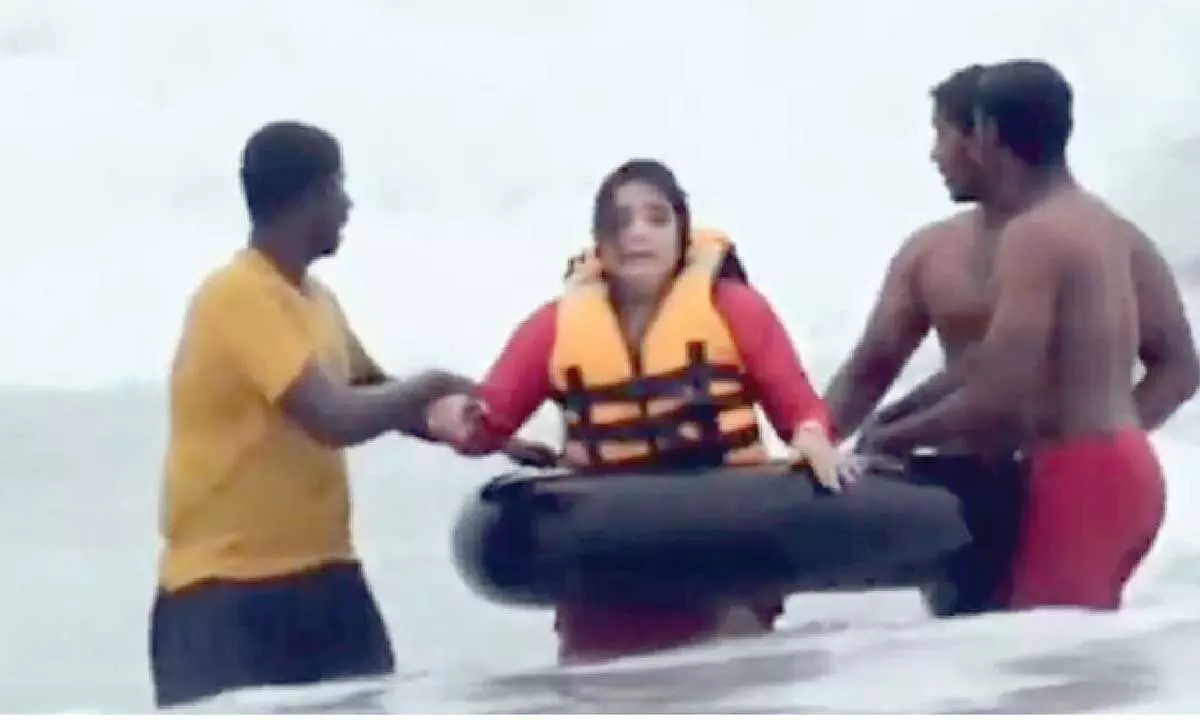 Close shave for Ganguly’s relatives in Puri sea Close shave for Ganguly’s relatives in Puri sea