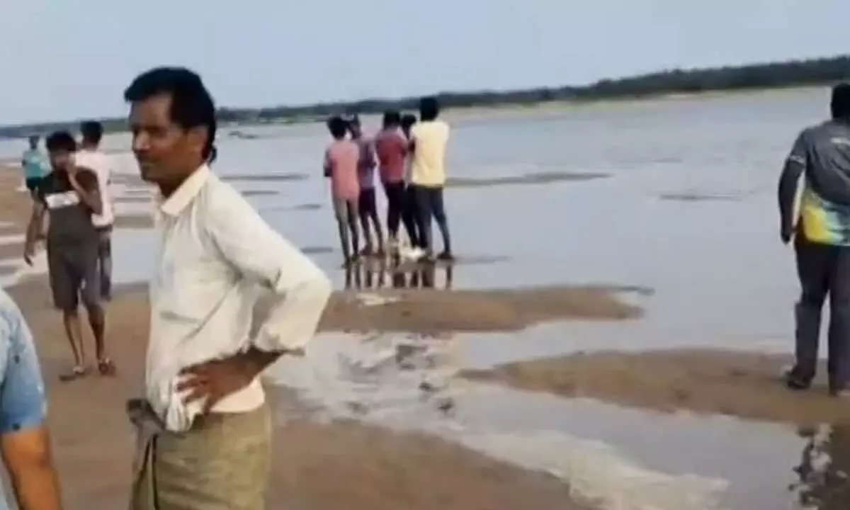 Search operates continues for missing youths in Godavari river Search operates continues for missing youths in Godavari river