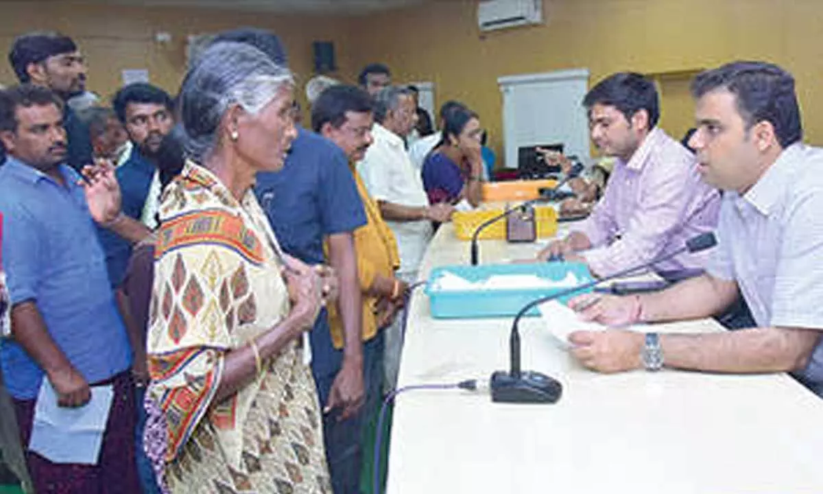 Babus urged to solve grievances at PGRS Babus urged to solve grievances at PGRS