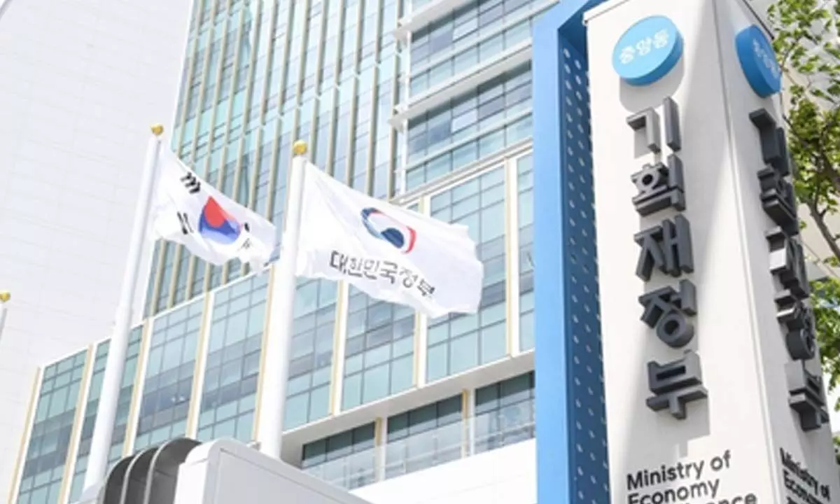 S. Korea to bolster cooperation with World Bank in helping developing nations S. Korea to bolster cooperation with World Bank in helping developing nations