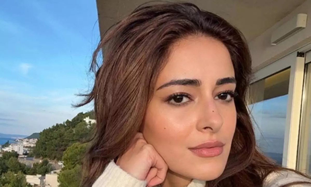 Ananya Panday shows a glimpse of the world around her