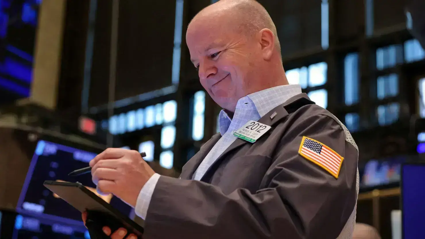 Dow Soars Over 650 Points on EU Tariff Delay, Strong Consumer Confidence