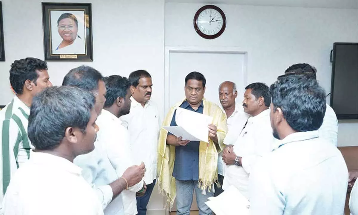Fishermen appeal to VPA chairperson to resolve grievances Fishermen appeal to VPA chairperson to resolve grievances