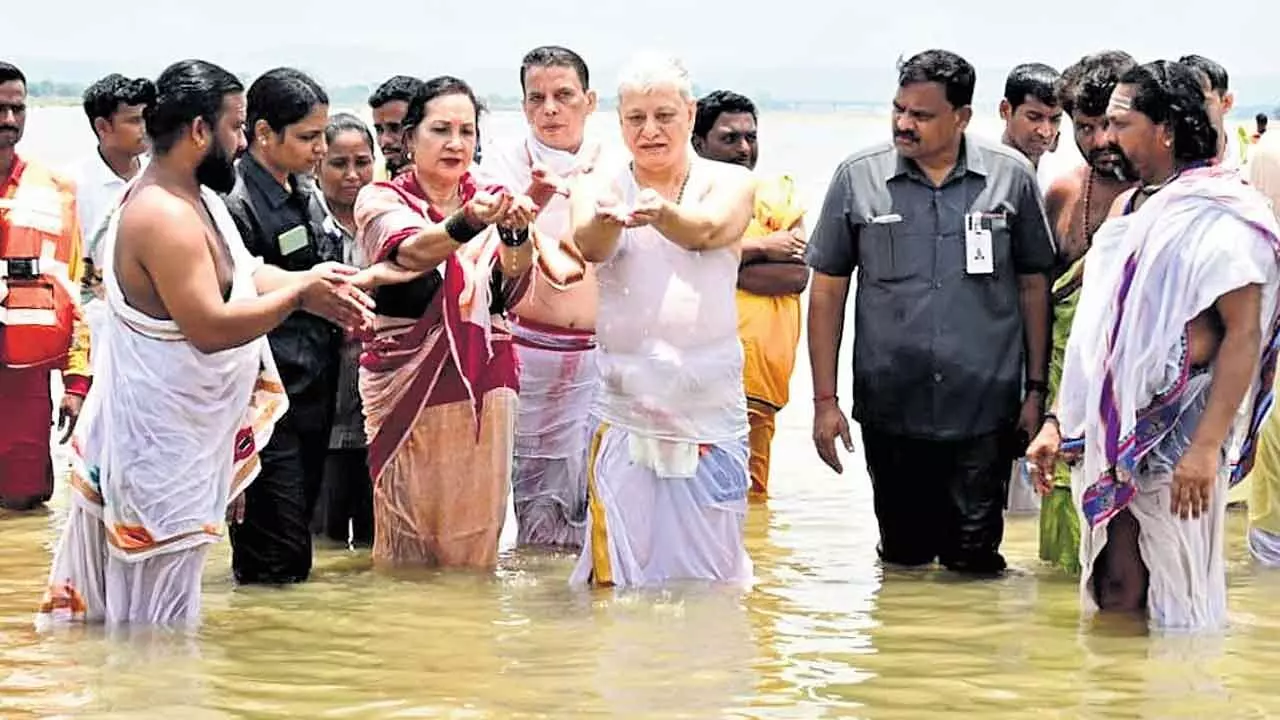 Over 23 lakh took holy dip during Saraswati Pushkaralu Over 23 lakh took holy dip during Saraswati Pushkaralu