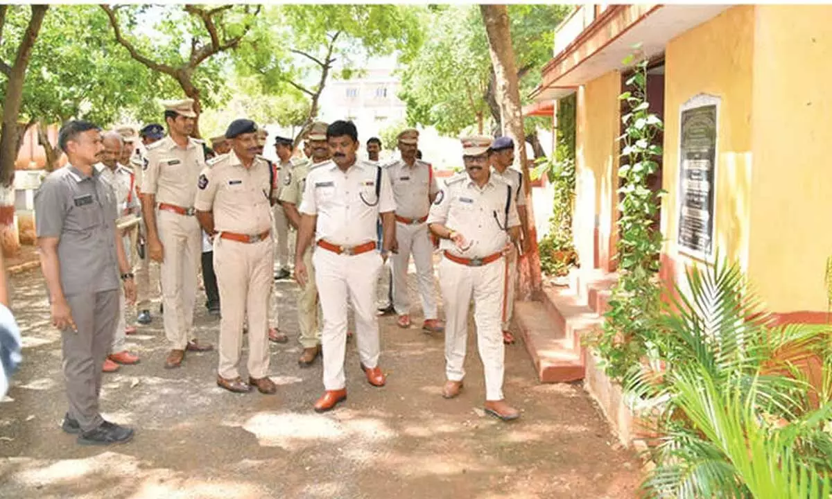 Check security lapses, SP tells staff