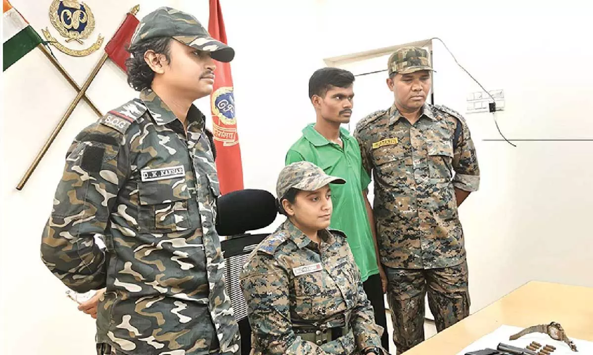 Maoist with Rs 4L bounty surrenders