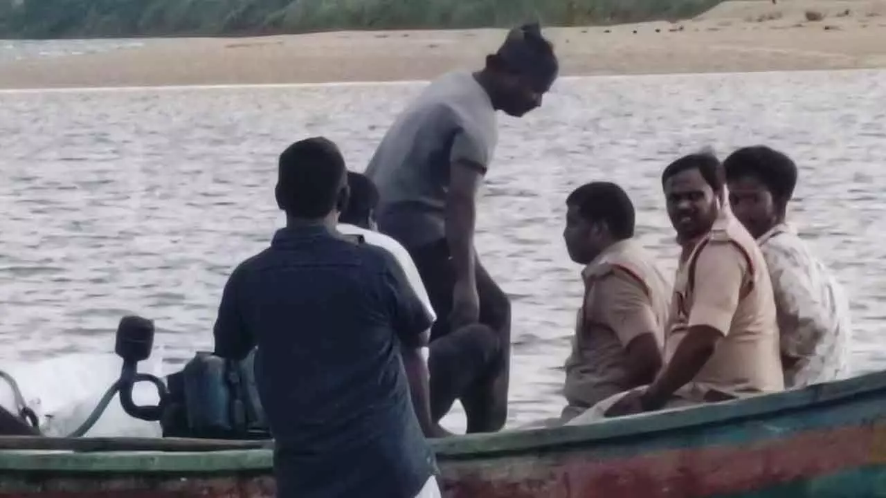 Bodies of two of three missing students found in Godavari at Konaseema Bodies of two of three missing students found in Godavari at Konaseema