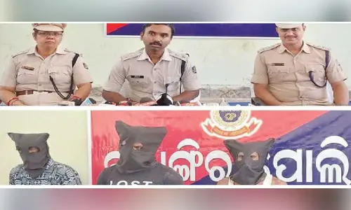 Four held for assaulting journalist