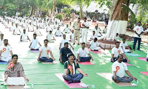1,300 prisoners participate in ‘Yogandhra’ at Central Jail